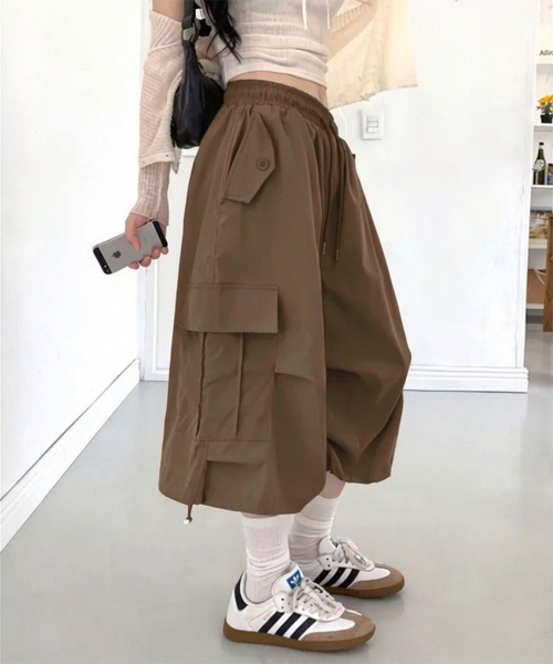 VIVID LADY（ビビッドレディー）の「ワイド カーゴ バミューダハーフパンツ（カーゴパンツ・レディース・カーキ/ブラック/ブラウン/ベージュ・FREE）」の3枚目の写真