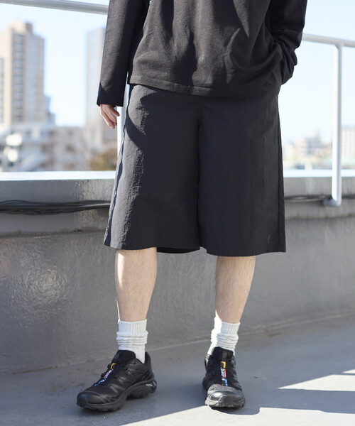 Firsthand(ファーストハンド)の「Firsthand/ファーストハンド ナイロン バギークウォーターパンツ(その他パンツ・メンズ・オリーブ/サックスブルー/ブルー/ブラック/チャコールグレー・LARGE/MEDIUM)」の2枚目の写真
