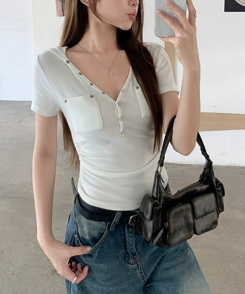 .KOM(ドットコム)の「A'GEM/9 × .kom 『.KOM/ドットケーオーエム』フードデザインコンパクトトップス(Tシャツ/カットソー・レディース・ブラック×ホワイト/ホワイト/ブラック・FREE)」の11枚目の写真