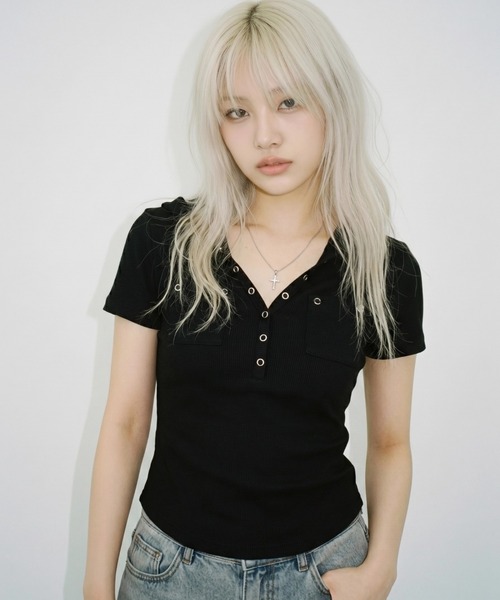 .KOM(ドットコム)の「A'GEM/9 × .kom 『.KOM/ドットケーオーエム』フードデザインコンパクトトップス(Tシャツ/カットソー・レディース・ブラック×ホワイト/ホワイト/ブラック・FREE)」の7枚目の写真