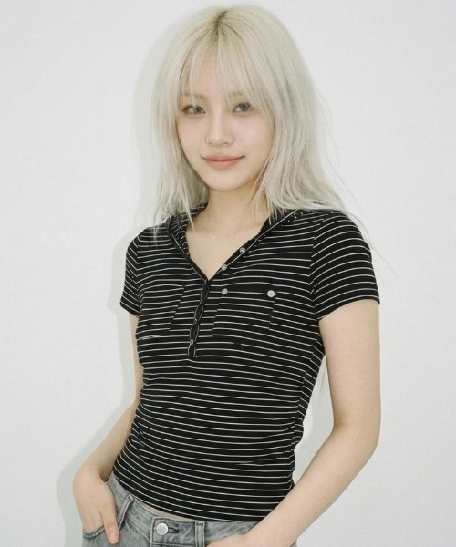 .KOM(ドットコム)の「A'GEM/9 × .kom 『.KOM/ドットケーオーエム』フードデザインコンパクトトップス(Tシャツ/カットソー・レディース・ブラック×ホワイト/ホワイト/ブラック・FREE)」の9枚目の写真