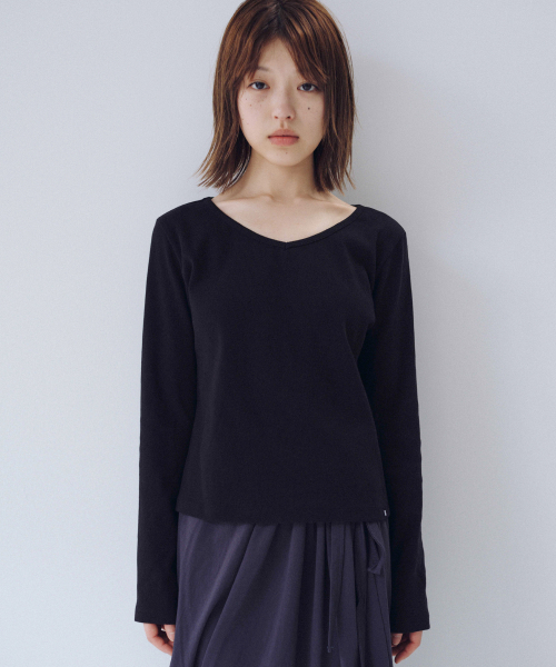 OHESHIO(オヘシオ)の「BASIC RIBBED V-NECK LONG SLEEVE, WHITE(Tシャツ/カットソー・レディース・その他・FREE)」の6枚目の写真