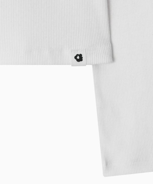 OHESHIO(オヘシオ)の「BASIC RIBBED V-NECK LONG SLEEVE, WHITE(Tシャツ/カットソー・レディース・その他・FREE)」の2枚目の写真