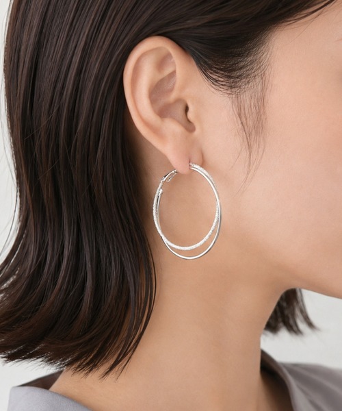 ciite' surgical stainless(シーテサージカルステンレス)の「【金属アレルギー対応】 大ぶりグリッターフープピアス (両耳用) サージカルステンレス(ピアス(両耳用)・レディース・シルバー/ゴールド・FREE)」の2枚目の写真