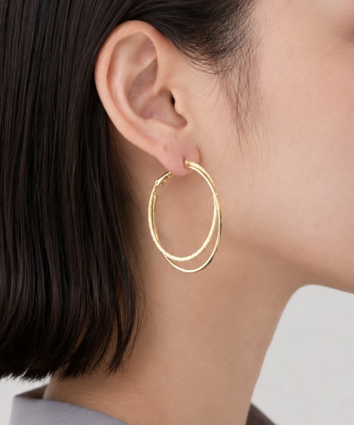 ciite' surgical stainless(シーテサージカルステンレス)の「【金属アレルギー対応】 大ぶりグリッターフープピアス (両耳用) サージカルステンレス(ピアス(両耳用)・レディース・シルバー/ゴールド・FREE)」の1枚目の写真
