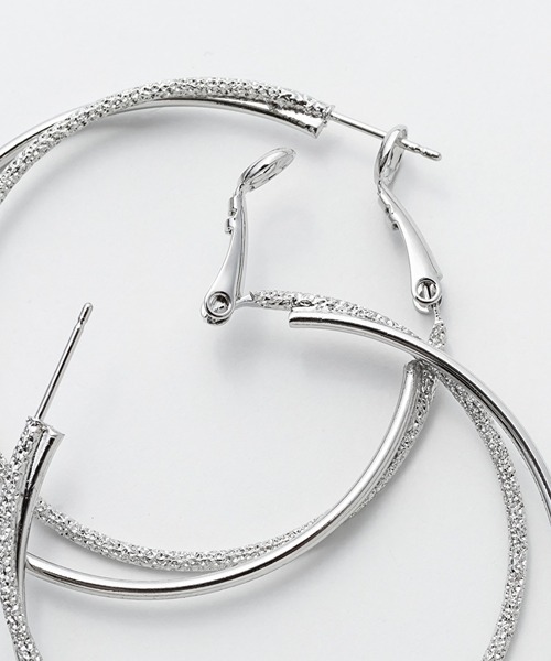 ciite' surgical stainless(シーテサージカルステンレス)の「【金属アレルギー対応】 大ぶりグリッターフープピアス (両耳用) サージカルステンレス(ピアス(両耳用)・レディース・シルバー/ゴールド・FREE)」の7枚目の写真