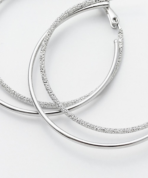 ciite' surgical stainless(シーテサージカルステンレス)の「【金属アレルギー対応】 大ぶりグリッターフープピアス (両耳用) サージカルステンレス(ピアス(両耳用)・レディース・シルバー/ゴールド・FREE)」の8枚目の写真