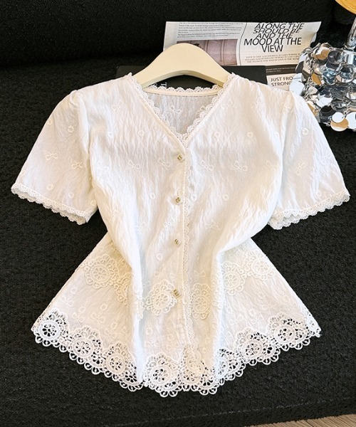 LUCPY(ラクピー)の「レース刺繍ペプラムブラウス(シャツ/ブラウス・レディース・ホワイト・X-LARGE/LARGE/MEDIUM/SMALL)」の1枚目の写真