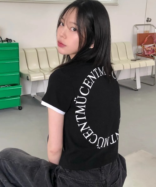 MUCENT（ムセント）の「【日本未発売/WEB限定】MUCENT(ムセント)/バックロゴ 配色 リングカラー クロップド 半袖 Tシャツ/RINGER HALF T（Tシャツ/カットソー・レディース・ホワイト/ネイビー/ブラック・FREE）」の3枚目の写真
