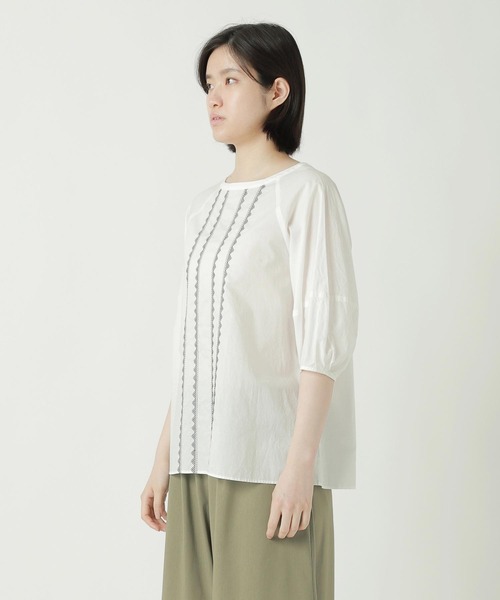 ZUCCa（ズッカ）の「TRIANGLE EMBROIDERY / ブラウス（シャツ/ブラウス・レディース・ホワイト・M size）」の4枚目の写真