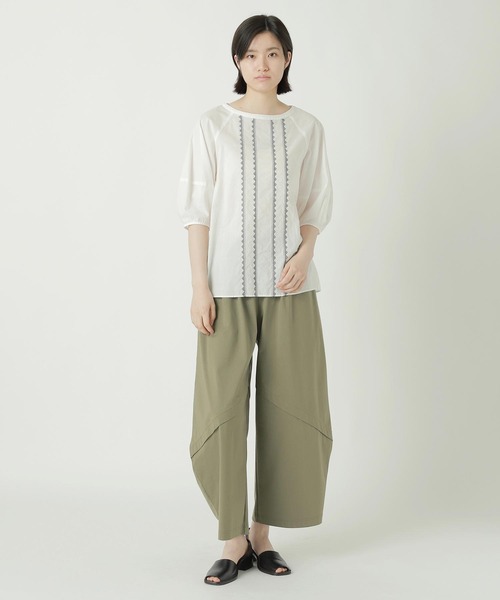 ZUCCa（ズッカ）の「TRIANGLE EMBROIDERY / ブラウス（シャツ/ブラウス・レディース・ホワイト・M size）」の2枚目の写真