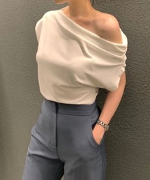 オフショルダートップス