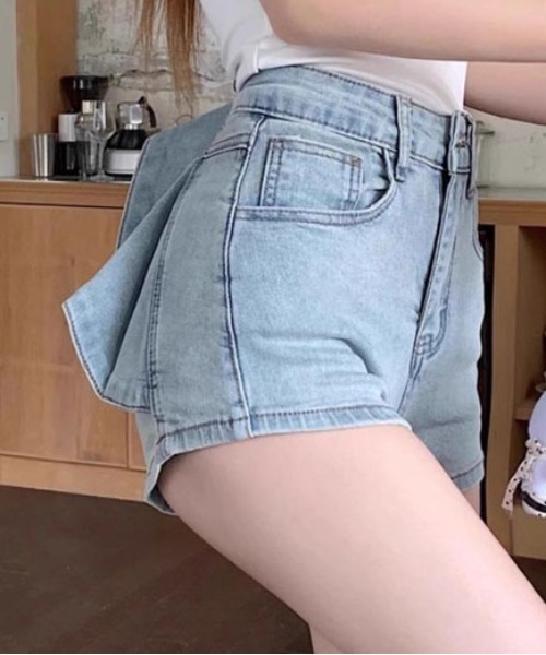 &soiree(アンドソワレ)の「バックリボン付きデニムショートパンツ(デニムパンツ・レディース・ブルー・X-SMALL/SMALL/MEDIUM/LARGE/X-LARGE)」の3枚目の写真