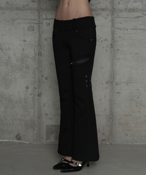 ETRE AU SOMMET(エトレオソメ)の「Lace Zipper Layer Bootcut Pants (Black)(その他パンツ・レディース・ブラック・FREE)」の2枚目の写真