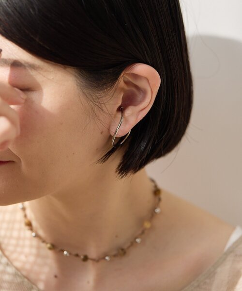 ear PAPILLONNER(イアパピヨネ)の「SETオーバルフープイヤーカフ(イヤーカフ・レディース・シルバー/ゴールド・FREE)」の7枚目の写真