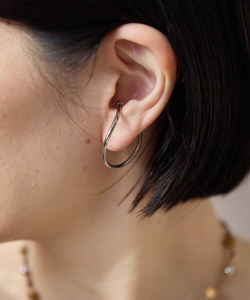 ear PAPILLONNER(イアパピヨネ)の「SETオーバルフープイヤーカフ(イヤーカフ・レディース・シルバー/ゴールド・FREE)」の8枚目の写真