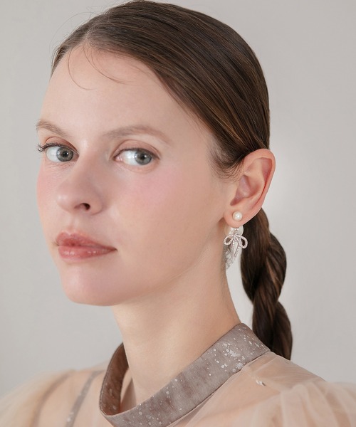 Leja(レジャ)の「【LEJA】パールビジューリボンラインピアス結婚式 パーティー 成人式 二次会 同窓会 お呼ばれ オケージョン 20代 30代(ピアス(両耳用)・レディース・シルバー・FREE)」の1枚目の写真