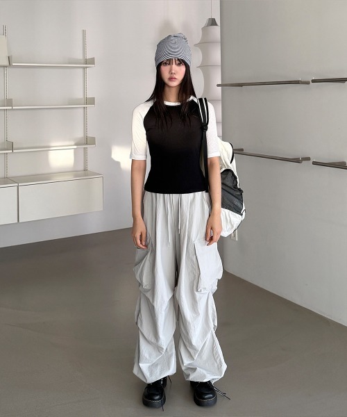 4INT.(フォイント)の「無地 配色 ラグラン 半袖 / 5分袖 クロップド Tシャツ(Tシャツ/カットソー・レディース・グレー/ブラック/ネイビー・FREE)」の11枚目の写真