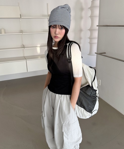 4INT.(フォイント)の「無地 配色 ラグラン 半袖 / 5分袖 クロップド Tシャツ(Tシャツ/カットソー・レディース・グレー/ブラック/ネイビー・FREE)」の7枚目の写真