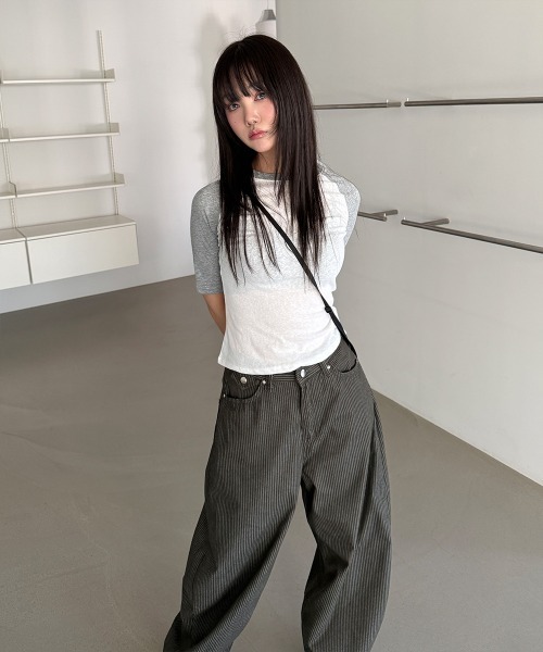 4INT.(フォイント)の「無地 配色 ラグラン 半袖 / 5分袖 クロップド Tシャツ(Tシャツ/カットソー・レディース・グレー/ブラック/ネイビー・FREE)」の22枚目の写真