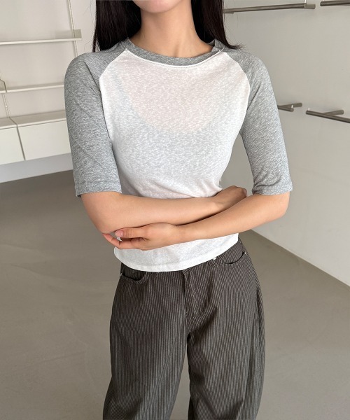 4INT.(フォイント)の「無地 配色 ラグラン 半袖 / 5分袖 クロップド Tシャツ(Tシャツ/カットソー・レディース・グレー/ブラック/ネイビー・FREE)」の19枚目の写真