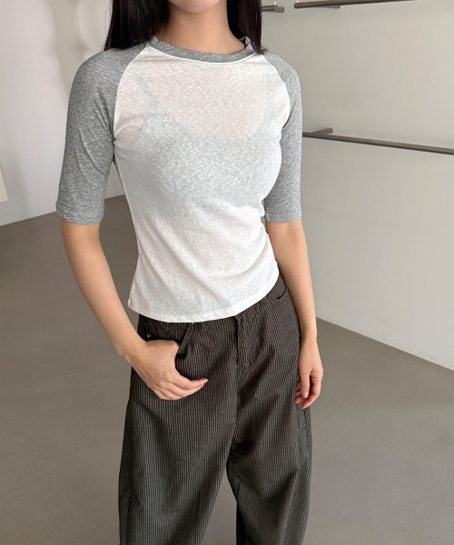 4INT.(フォイント)の「無地 配色 ラグラン 半袖 / 5分袖 クロップド Tシャツ(Tシャツ/カットソー・レディース・グレー/ブラック/ネイビー・FREE)」の18枚目の写真