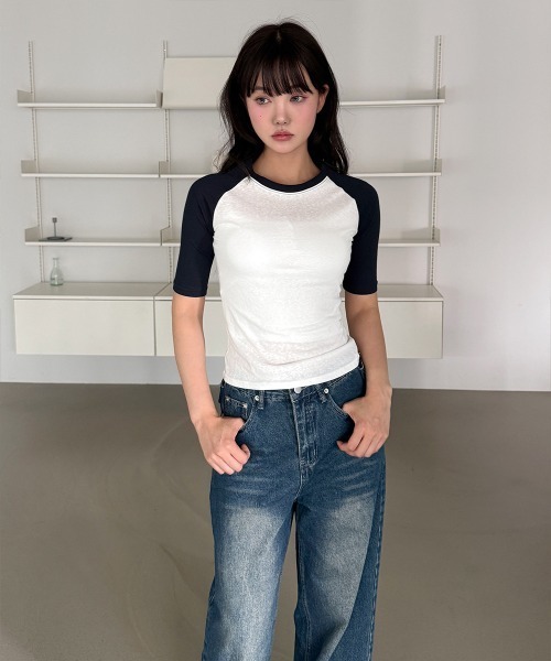 4INT.(フォイント)の「無地 配色 ラグラン 半袖 / 5分袖 クロップド Tシャツ(Tシャツ/カットソー・レディース・グレー/ブラック/ネイビー・FREE)」の13枚目の写真