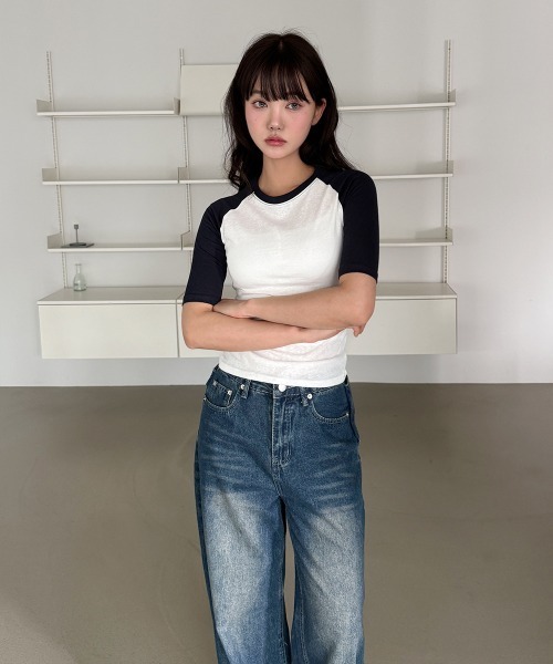 4INT.(フォイント)の「無地 配色 ラグラン 半袖 / 5分袖 クロップド Tシャツ(Tシャツ/カットソー・レディース・グレー/ブラック/ネイビー・FREE)」の12枚目の写真