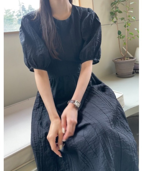 FAVORITO(ファヴォリート)の「半袖クルーネックワンピース(ワンピース・レディース・ベージュ/ブラック・F)」の2枚目の写真