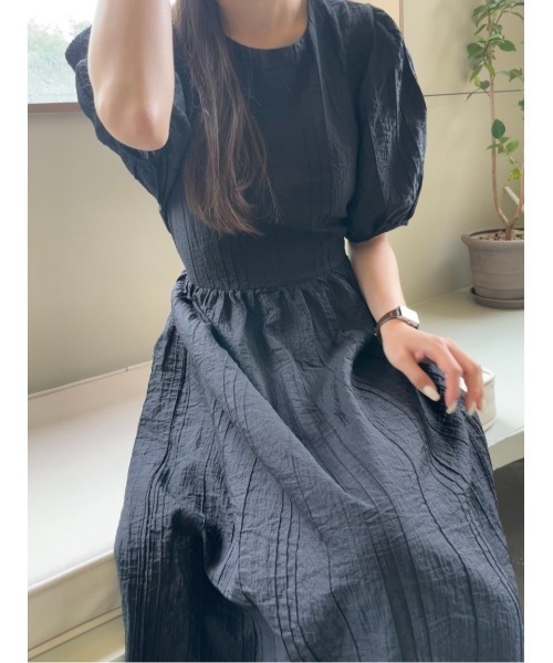 FAVORITO(ファヴォリート)の「半袖クルーネックワンピース(ワンピース・レディース・ベージュ/ブラック・F)」の3枚目の写真