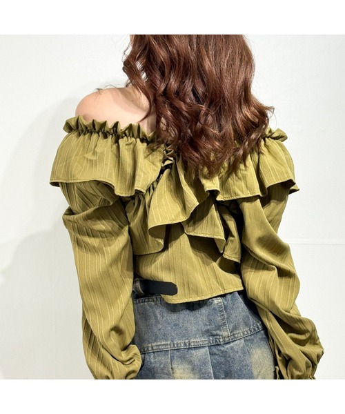 marcydorn(マーシードルン)の「フリルスリーブ オフショルブラウス オフショルダー(シャツ/ブラウス・レディース・ホワイト/ブラック/オリーブ・S/M/L)」の6枚目の写真