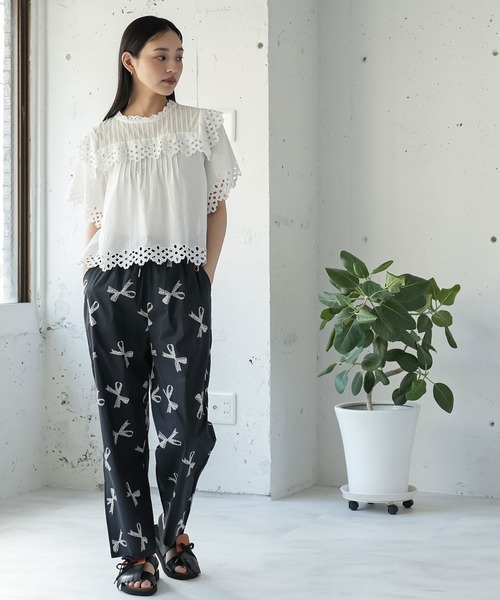 mili an deni(ミリアンデニ)の「フロントタックスカラップレースブラウス(シャツ/ブラウス・レディース・ブラック/オフホワイト・M)」の6枚目の写真