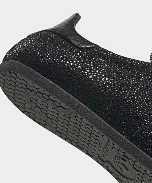 adidas(アディダス)の「スタンスミス ロー プロ / Stan Smith Lo Pro / アディダスオリジナルス adidas Originals(スニーカー・レディース・ブラック・23.5cm/23.0cm/22.5cm/22.0cm/28.5cm/28.0cm/27.5cm/27.0cm/26.5cm/26.0cm/25.5cm/25.0cm/24.5cm/24.0cm/30.0cm/29.5cm/29.0cm)」の4枚目の写真