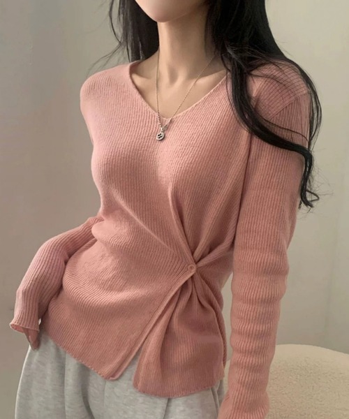 Girly Doll(ガーリードール)の「スリットボタンVネックニット(ニット/セーター・レディース・ベージュ/グレー/ブラック/ピンク・F)」の4枚目の写真