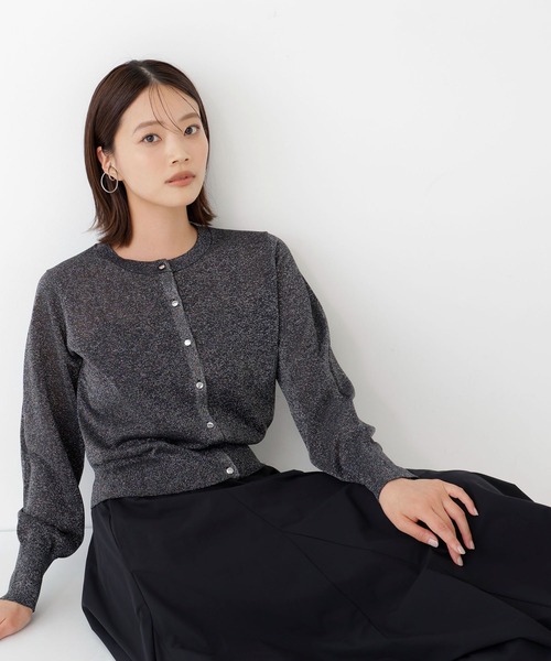 NATURAL BEAUTY BASIC(ナチュラルビューティーベーシック)の「ラメシアーベーシックカーディガン(カーディガン/ボレロ・レディース・ダークブラウン/チャコールグレー/ブルー・フリ-)」の2枚目の写真