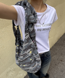 ITZAVIBE（イッザバイブ）の「CAMO STAR REVERSIBLE RIBBON BAG（メッセンジャーバッグ）」