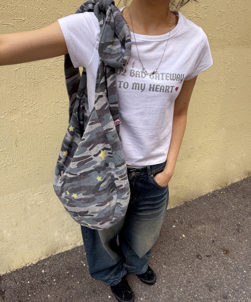 ITZAVIBE(イッザバイブ)の「CAMO STAR REVERSIBLE RIBBON BAG(メッセンジャーバッグ・レディース・その他・FREE)」の11枚目の写真