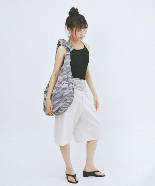 ITZAVIBE(イッザバイブ)の「CAMO STAR REVERSIBLE RIBBON BAG(メッセンジャーバッグ・レディース・その他・FREE)」の6枚目の写真