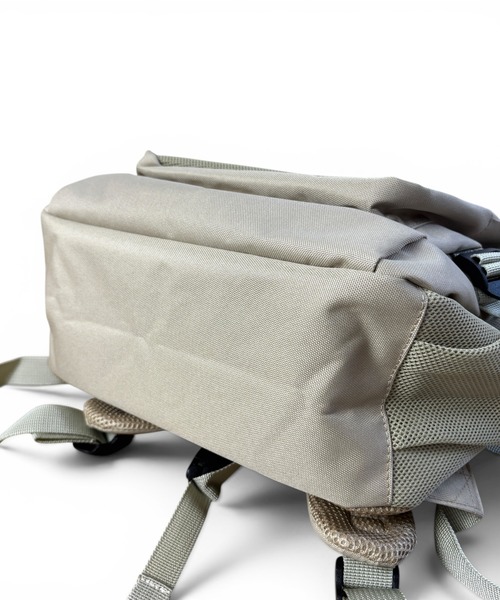 CHELSEA New York(チェルシーニューヨーク)の「KANGOL BOX MESHPOCKET BP 25L(バックパック/リュック・レディース・ブラック/ベージュ/オフホワイト/チャコールグレー・FREE)」の5枚目の写真