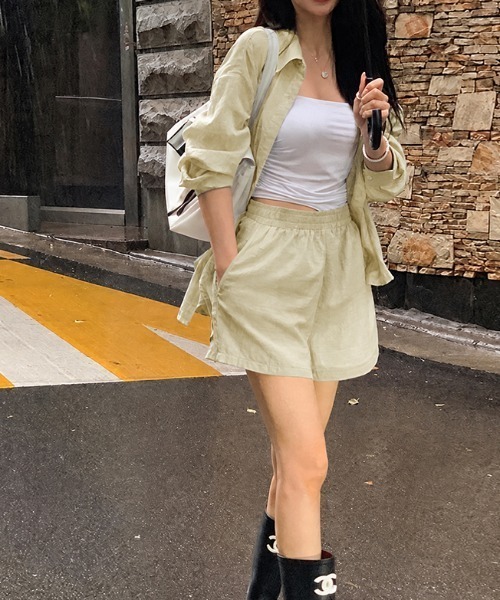 COCOMOMO(ココモモ)の「【上下セット】 リラックスセットアップ シャツ ショートパンツ セットアップ オーバーサイズ 長袖 トップス ショート パンツ シアー 薄手 ゆったり リネンライク ワンマイルウェア 春服 夏服(セットアップ・レディース・ダークグレー/ブルー/ライトイエロー・FREE)」の20枚目の写真