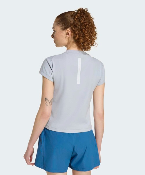 adidas（アディダス）の「adidas Z.N.E. ベビーTシャツ / アディダス adidas（Tシャツ/カットソー・レディース・シルバー・XX-LARGE/LARGE/MEDIUM/SMALL/X-LARGE/X-SMALL）」の2枚目の写真