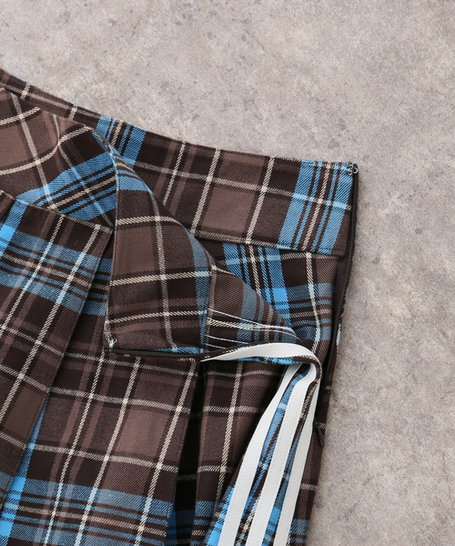 adidas Originals(アディダスオリジナルス)の「adidas originals / アディダス オリジナルス ORI GFX CHECK SKIRT(スカート・レディース・ブラウン・MEDIUM)」の5枚目の写真