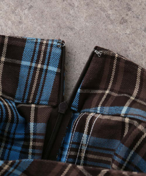 adidas Originals(アディダスオリジナルス)の「adidas originals / アディダス オリジナルス ORI GFX CHECK SKIRT(スカート・レディース・ブラウン・MEDIUM)」の6枚目の写真
