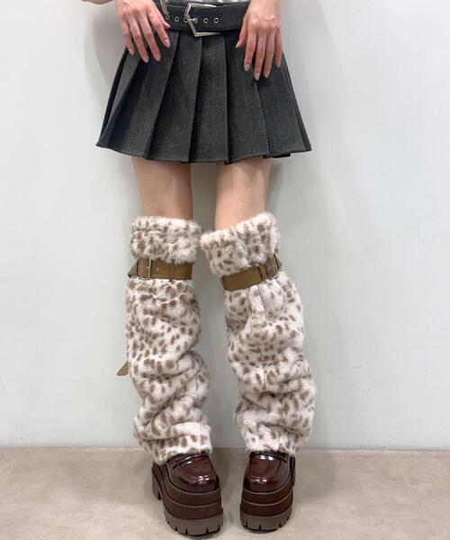 ESPERANZA(エスペランサ)の「ベルト付きフェイクファーレッグウォーマー(その他シューズ・レディース・ホワイト系4/ブラック系3/レオパード・FREE)」の4枚目の写真