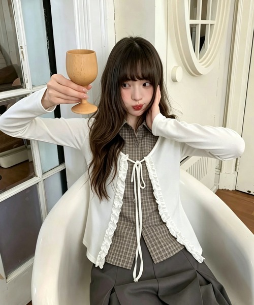 GEMEDA(ジェメダ)の「3色展開フェイクレイヤードデザインチェック柄ロンT(Tシャツ/カットソー・レディース・ホワイト/ブラック/ブラウン・M)」の4枚目の写真