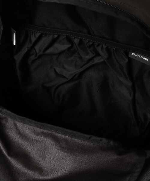 DAKINE(ダカイン)の「DAKINE ATLAS BACKPACK 2.0 28L バックパック/リュック 【2026年秋冬モデル】/ダカイン28リッター(バックパック/リュック・メンズ・ブラック/ピンク/マルチ・FREE)」の5枚目の写真