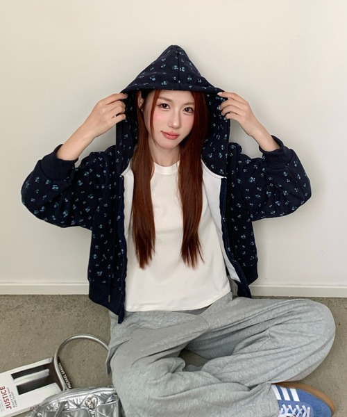 Sibra(シブラ)の「小花柄ジップアップフードパーカー(パーカー・レディース・グレー/ネイビー・M)」の18枚目の写真