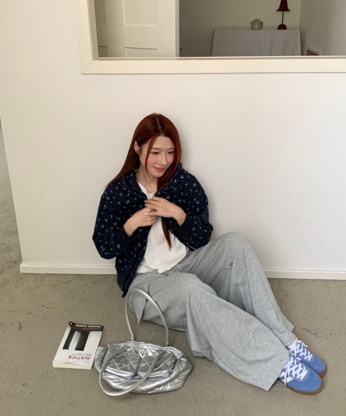 Sibra(シブラ)の「小花柄ジップアップフードパーカー(パーカー・レディース・グレー/ネイビー・M)」の19枚目の写真
