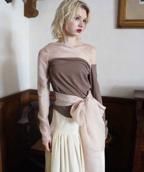 OJYON(オジョン)の「courser asymmetry sheer top(その他トップス・レディース・クリーム/ブラウン/ネイビー・FREE)」の11枚目の写真