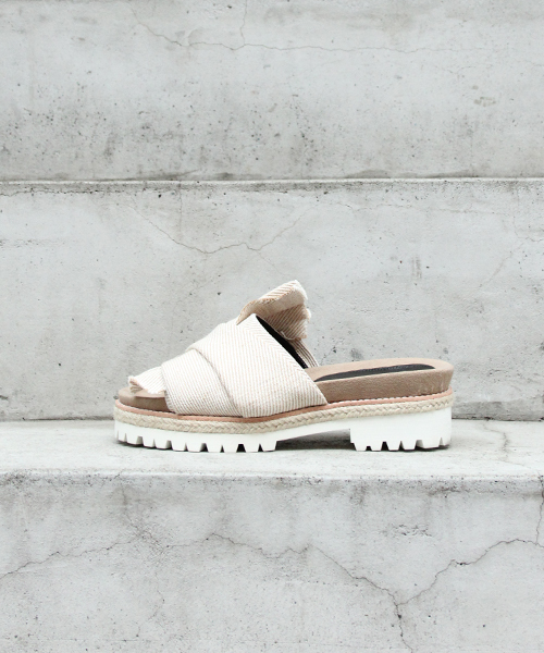 UNITED TOKYO（ユナイテッドトウキョウ）の「タイアップスライドサンダル（サンダル・レディース・マルチ/ブラック/ベージュ・2/0/1）」の3枚目の写真